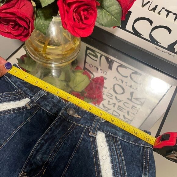 Ladies FREE PEOPLE DENIM SHORTS .. - Picture 5 of 6